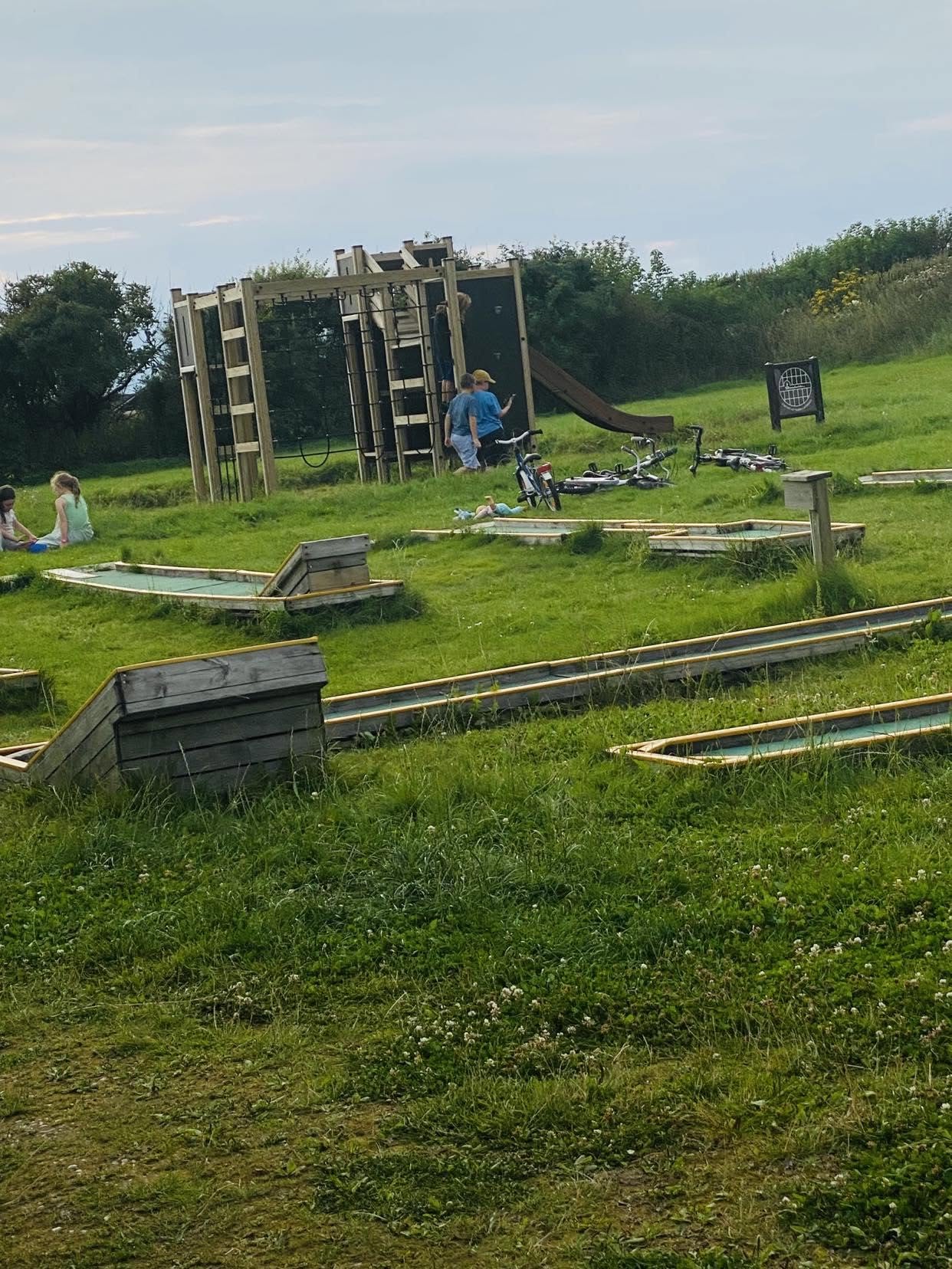 Legeplads og minigolf hos Løkken Maritime Naturcamp